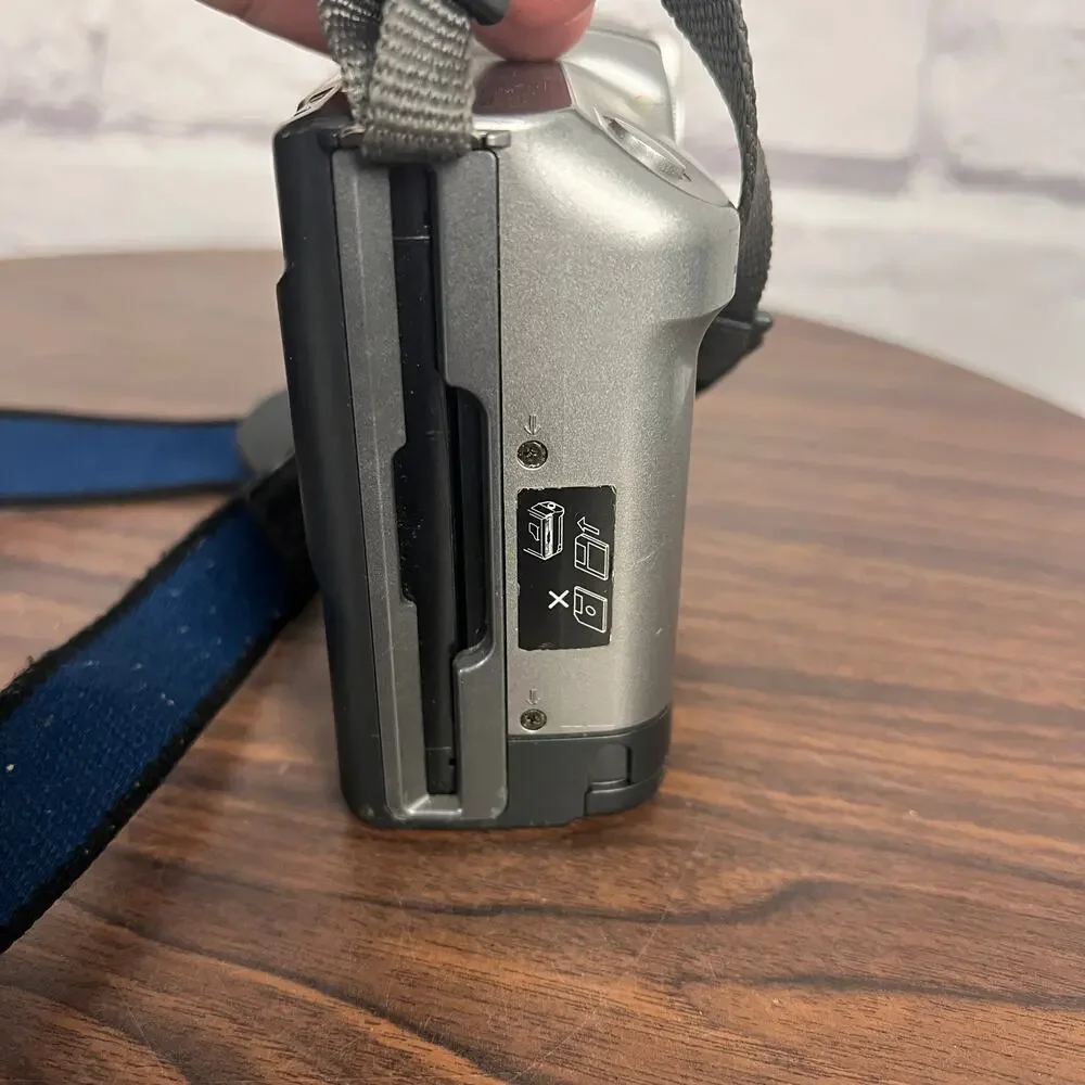 Sony Mavica MVC-FD83 Digital Camera Silver With Case For Parts / Repair